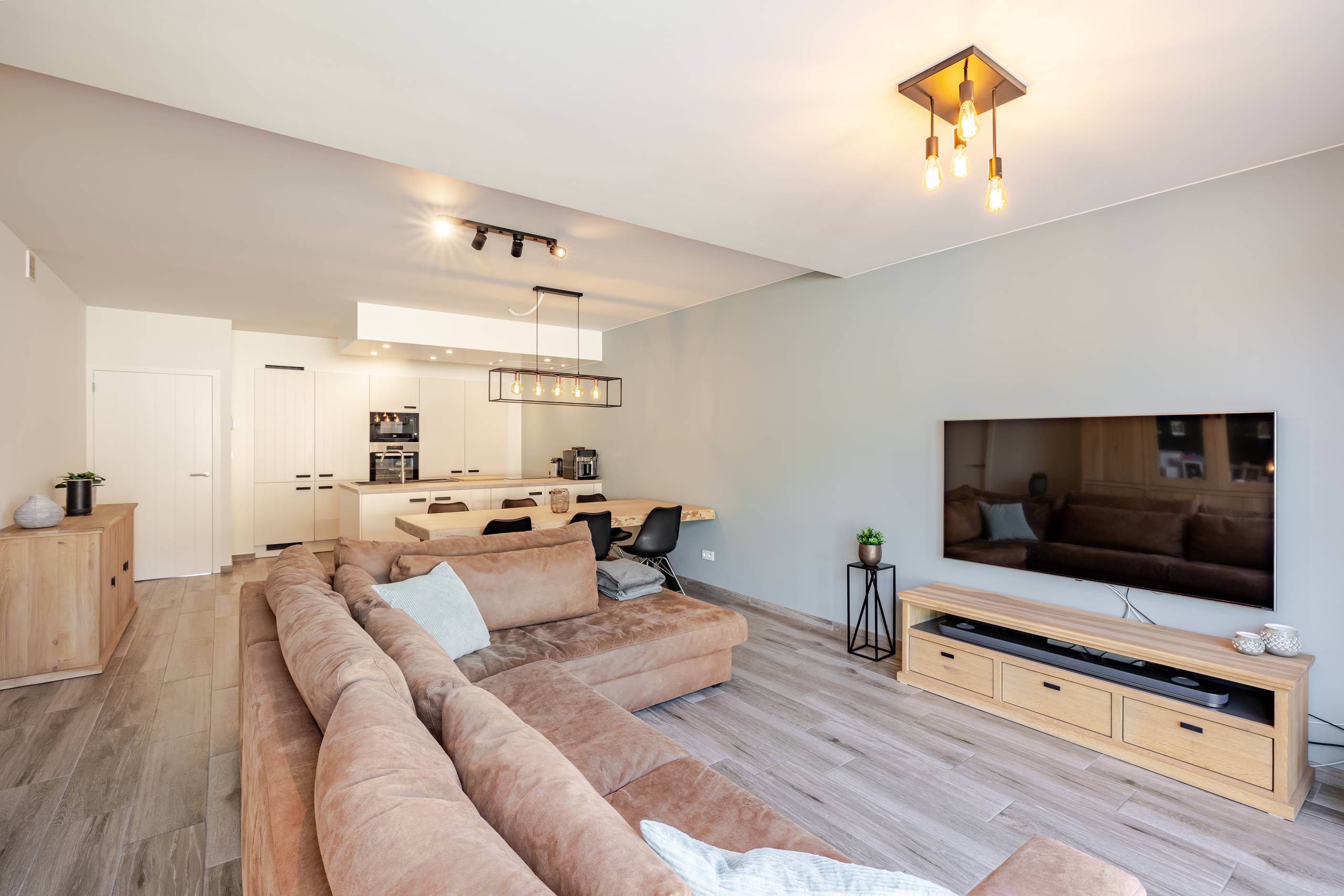 LUXUEUS GELIJKVLOERS APPARTEMENT MET TUIN & GARAGE (EVERGEM) - foto 4