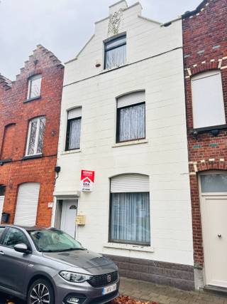 Stijlvolle woning met 4 slaapkamers.Indeling Inkom, woonkamer met zicht op de tuin, keuken, badkamer, wasruimte 1ste verdiep2 kamers2de verdiep 2...