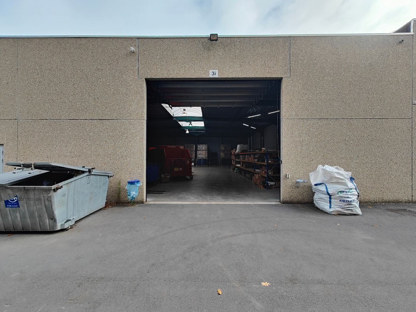 570 m² opslagruimte langs Kortrijksestraat (N50) - photo 1