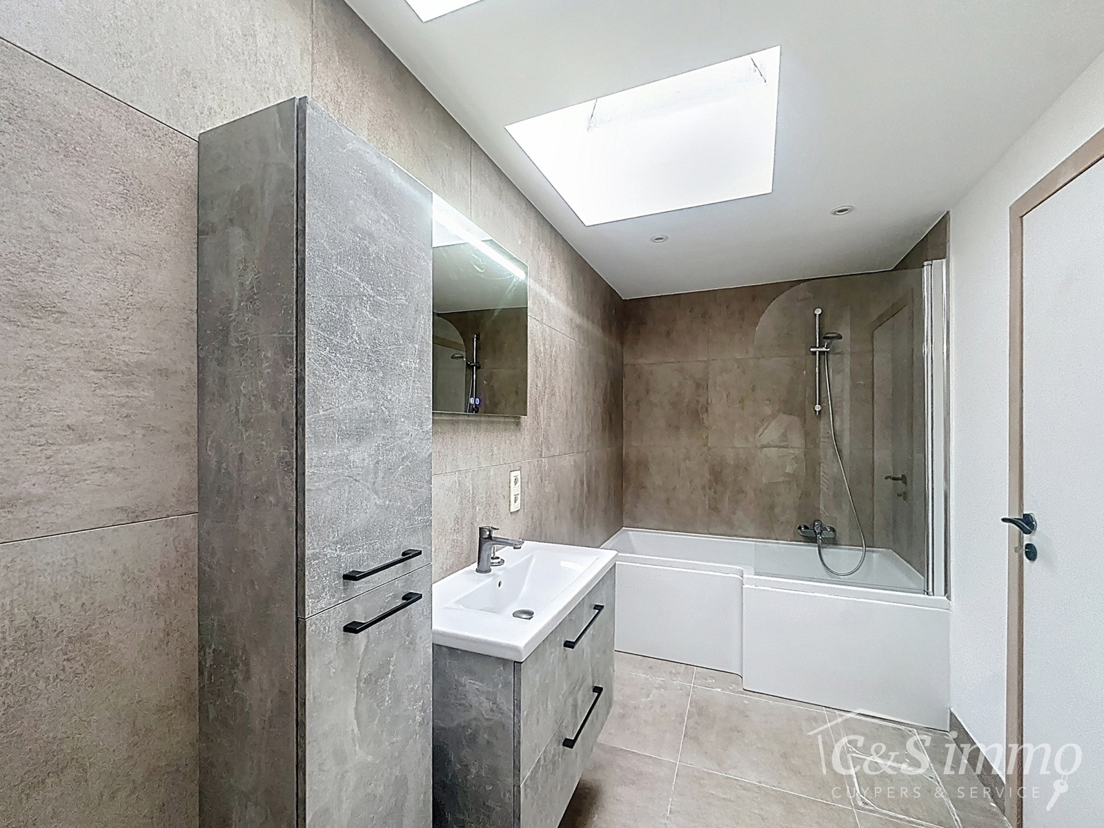 Te renoveren woning op toplocatie in Merksem - foto 5