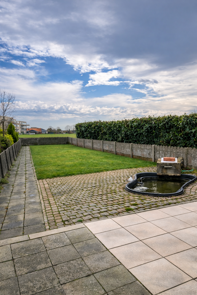 Vrijstaande te renoveren woning met uitzicht op de velden in Oud-Turnhout - Oosthoven. - foto 1