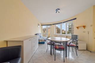 Het appartement is gelegen op wandelafstand van het strand alsook van het centrum van Koksijde met diverse winkels en restaurants. Bovendien geniet u...
