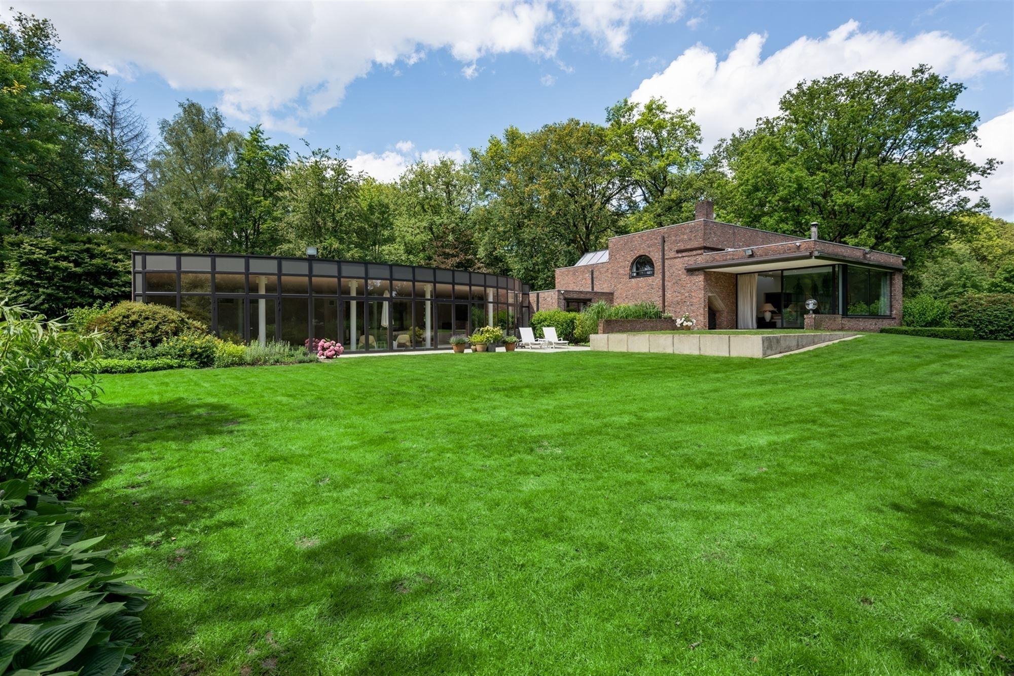 Uniek domein van ca. 8,7 Ha met post-modernistische villa - foto 1