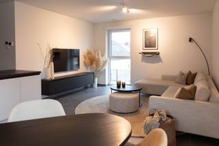 Recent modern appartement (93m²) met 2 slaapkamers, overdekt terras, kelderberging en ondergrondse autostaanplaats. Ontdek dit instapklare, modern...