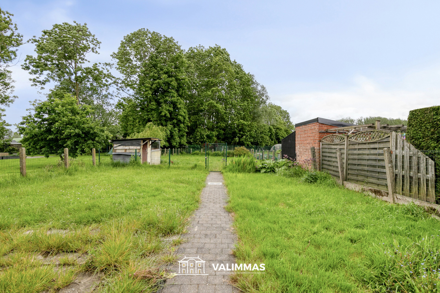 Ruime driegevelwoning met twee garages en mooie tuin... - foto 5