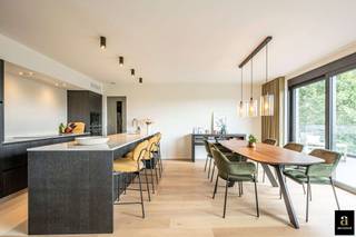 Dit instapklare appartement (2021) bevindt zich in de Stationsstraat 101 te Waregem, op wandelafstand van het station en het centrum. De...