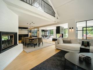 Cette propriété d'une superficie totale ± 878m² ( ± 500m² habitables) logée sur un terrain de 56 ares avec vue sur les champs a été entièrement...