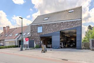 À VENDRE : Bâtiment commercial multifonctionnel avec résidence à Oudenburg - Idéal pour les affaires et la vie !Découvrez ce bâtiment...