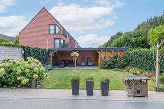 Ontdek deze instapklare woning aan de rand van Mechelen, waar rust en bereikbaarheid elkaar perfect aanvullen. Dankzij de ligging vlak bij een...