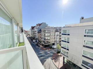 Appartement récemment rénové et intemporel situé sur l'Avenue du Littoral.Récemment rénové et intemporel, cet appartement bénéficie d’un emplacement...