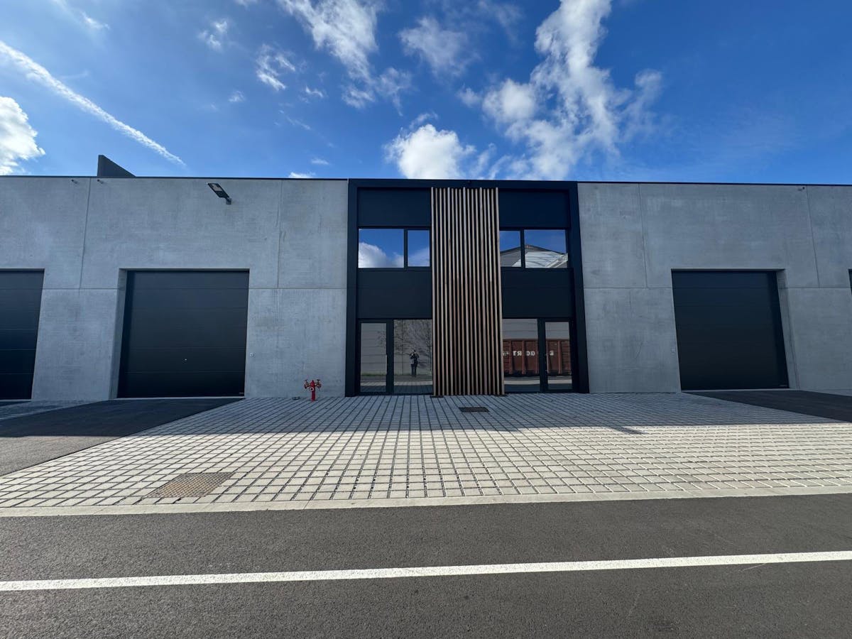 Unité PME récemment construite d'environ 280 m² dans un emplacement privilégié dans une zone artisanale d'Oudenburg. - photo 3