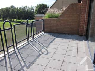 Nicely renovated apartment on the 3rd floor (elevator), overlooking the greens of Brasschaat Open Golf; consisting of: living room in L-shape (30...