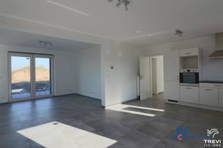 <p><span>Composition :</span></p><p><span>RDCH: Hall d'entrée : 7,76 m², une toilette indépendante : 1,31 m², une buanderie : +/- 5,00 m², living : 13,25 m², une cuisine avec espace repas : 24,80 m², une salle de douche : 5,75 m², 2 chambres : 10,02 & 14,29 m², une remise extérieure : 5,42 m².</span></p><p><span> </span></p><p><span>Équipements :</span></p><p><span>Chauffage : Chaudière individuelle au gaz de marque Vaillant, thermostat d'ambiance, VMC simple flux.</span></p><p><span>Électricité : Bi-Horaire, 220 V, alarme.</span></p><p><span>Toiture : Tuile + isolation.</span></p><p><span>Châssis : PVC double vitrage, O/B.</span></p><p><span>Cuisine : meublée et équipée : simple évier, frigo, vitro, hotte, lave-vaisselle, emplacement micro-onde.</span></p><p><span>Sanitaires : 1 WC, 1 lavabo, 1 douche .</span></p><p><span> </span></p><p><span>Raccordements :</span></p><p><span>Égout : oui</span></p><p><span>Eau : oui </span></p><p><span>Gaz : oui, citerne gaz (dans le jardin)</span></p><p><span>Électricité : oui</span></p><p><span>Téléphone : oui </span></p><p><span>Télédistribution : oui </span></p><p><span> </span></p><p><span> </span></p><p><span> </span></p><p><span> </span><span>Document remis à titre indicatif et non contractuel, sous réserve de modifications</span></p><p><span> </span></p><p><span> </span></p><p><span> </span></p>