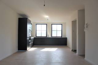 Dit ruime en lichtrijke triplex appartement bevindt zich in het mooie Scheldewindeke (Oosterzele), op een rustige maar centrale locatie dichtbij...