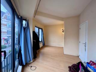 In het centrum van Mortsel bevindt zich dit lichtrijk twee slaapkamer appartement gelegen op de 1ste verdieping in een klein gebouw zonder...