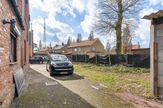 Te renoveren halfopen bebouwing op 373m² in Houthalen-Helchteren – Uw kans op een droomwoning!Bent u op zoek naar een woning die u volledig naar uw...