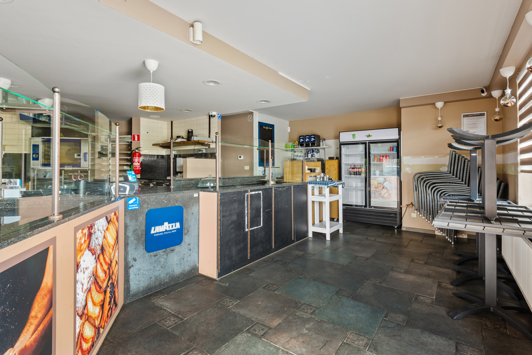 Ingerichte handelsruimte op de gelijkvloerse verdieping.  - foto 5