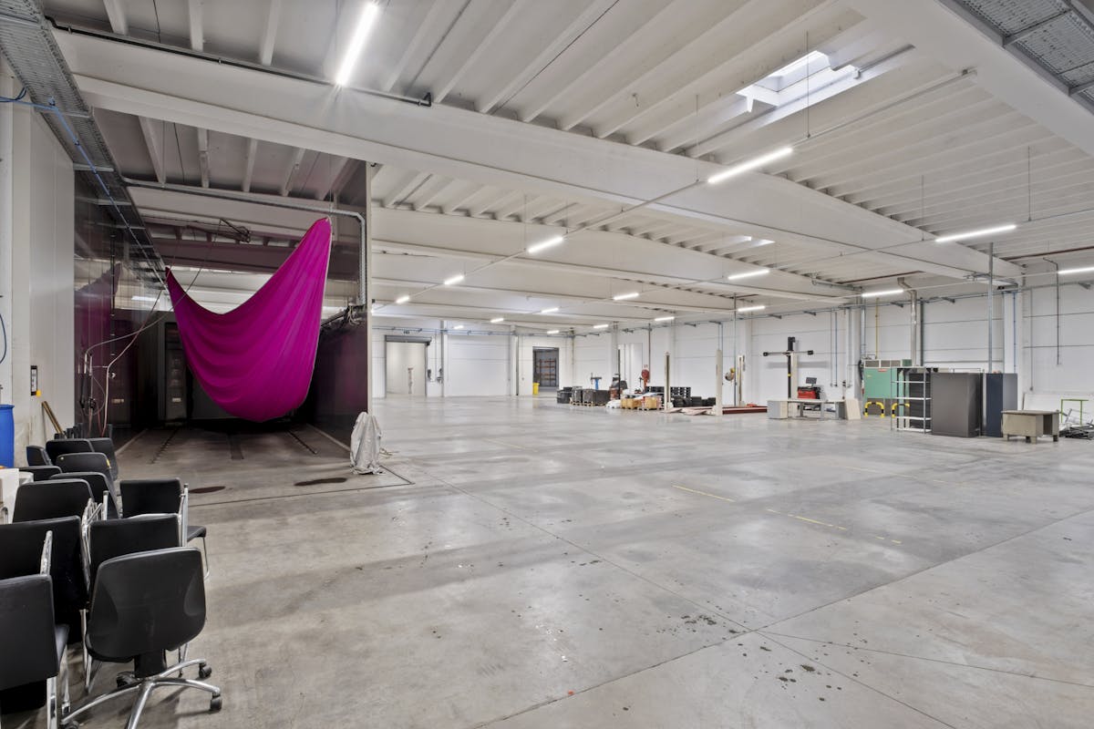 Warehouse with offices for rent in Deerlijk - photo 5