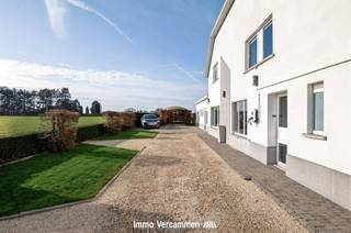 Grotendeels gemoderniseerde gezinswoning te Sint-Katelijne-Waver. Deze mooie woning werd afgelopen jaren grotendeels gemoderniseerd en...