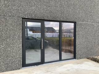 Magazijn van ca. 292 m² te huur in Zwevegem. Gelegen in de nabijheid van diverse invalswegen en de autosnelweg. Specificaties:- Vrije hoogte 6,20m ;- Polybeton ;- Sectionale poort (elektrisch) ;- Lichtstraat ;- Voorliggende parkingBent u op zoek naar bedrijfsvastgoed bestaande uit een magazijn te huur in Zwevegem? Aarzel dan zeker niet om ons te contacteren op het nummer 056 21 11 11.