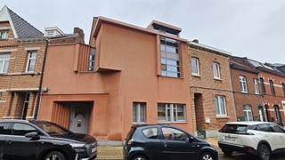 Intapklare kantoorruimte van 127 m² gelegen op de 1ste en 2de verdieping van een kleinschalig burelencomplex vlakbij het centrum van...