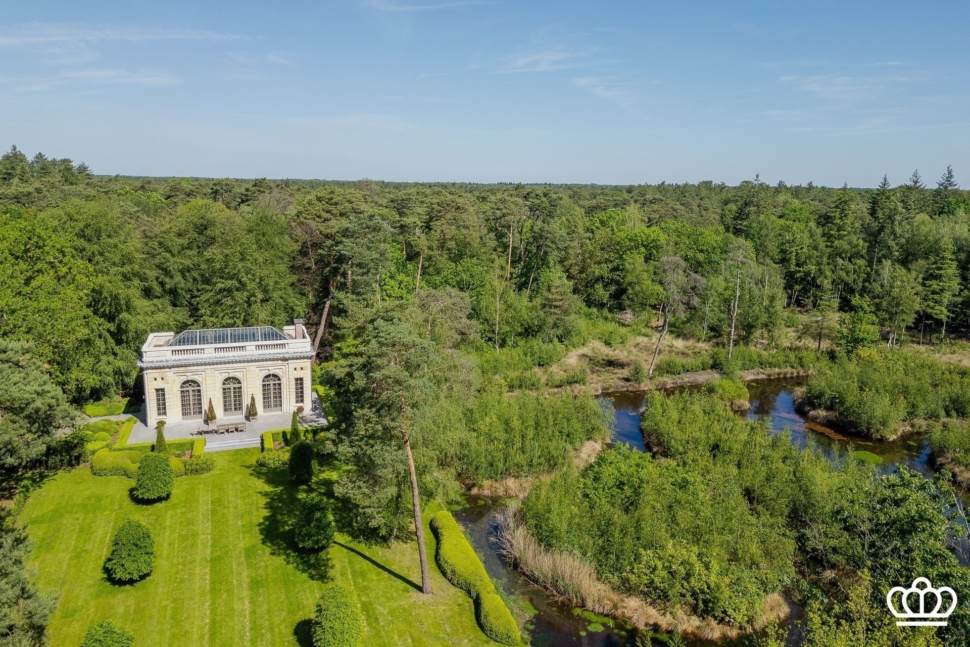 Uitzonderlijk en prachtig gerenoveerde voormalige koetshuis en orangerie te Kapellen - foto 4