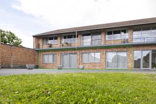 In Residentie Lucresse (bouwjaar 2014) vind je dit RUIME GELIJKVLOERS APPARTEMENT (130 m²) met een prachtig privéterras van 60 m² en garage...