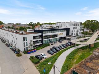 Bent u op zoek naar een rendabele investering?Dan is Brasserie De Zuidburg in Veurne dé opportuniteit die u zoekt!Deze gekende brasserie geniet een...