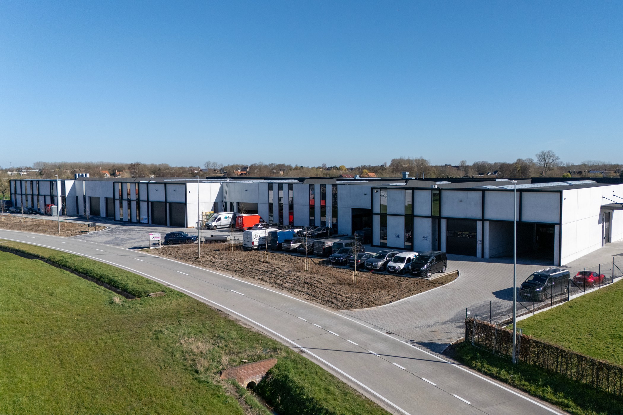 Nieuwbouw KMO-unit 886m² in Deinze - photo 2