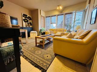 *kleine residentie 'Soleil II'*inkom-gezellige leefruimte-half open keuken-badkamer-wc-2 slaapkamers-bergingkoertje-gemeenschappelijke...