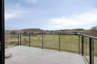 Kom deze penthouse ontdekken tijdens de Power-sale op zaterdag 14/03 tussen 10u00 en 11u30, enkel op afspraak.Dit penthouse (145 m²) te...