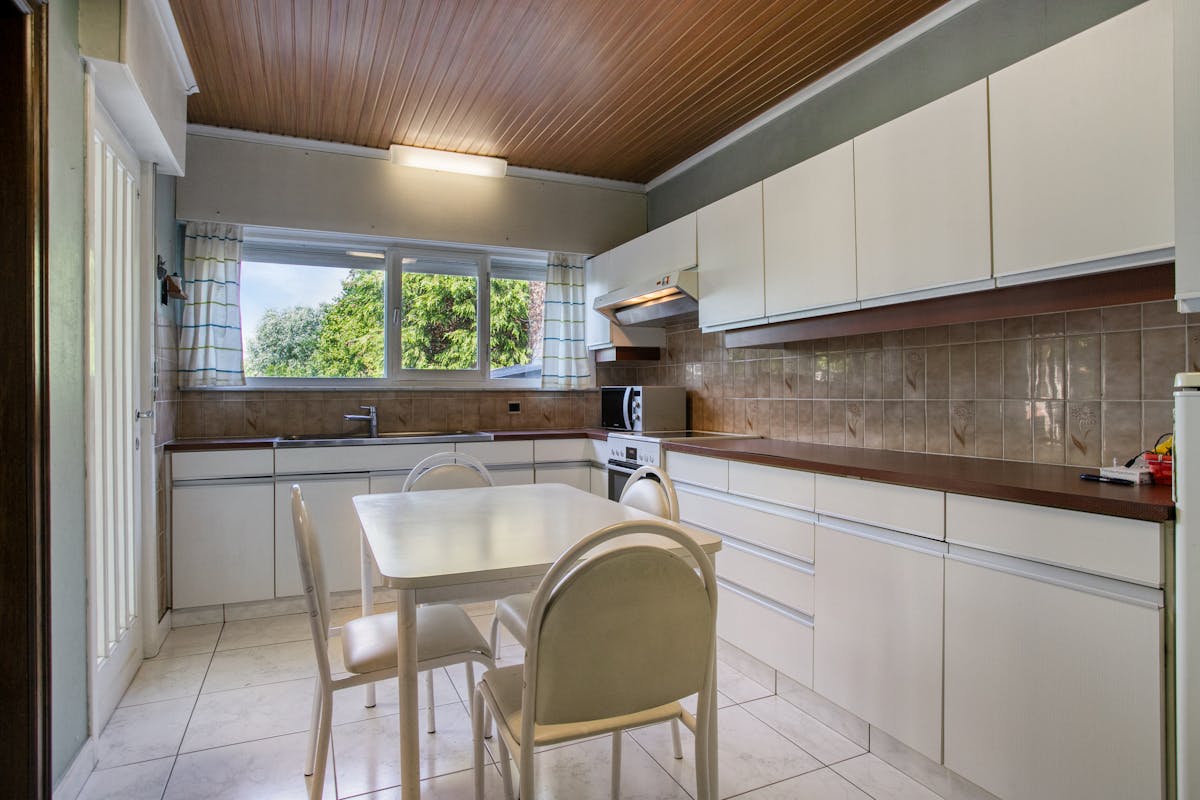 Ruime halfopen woning met garage, veranda en zonnige tuin - foto 4
