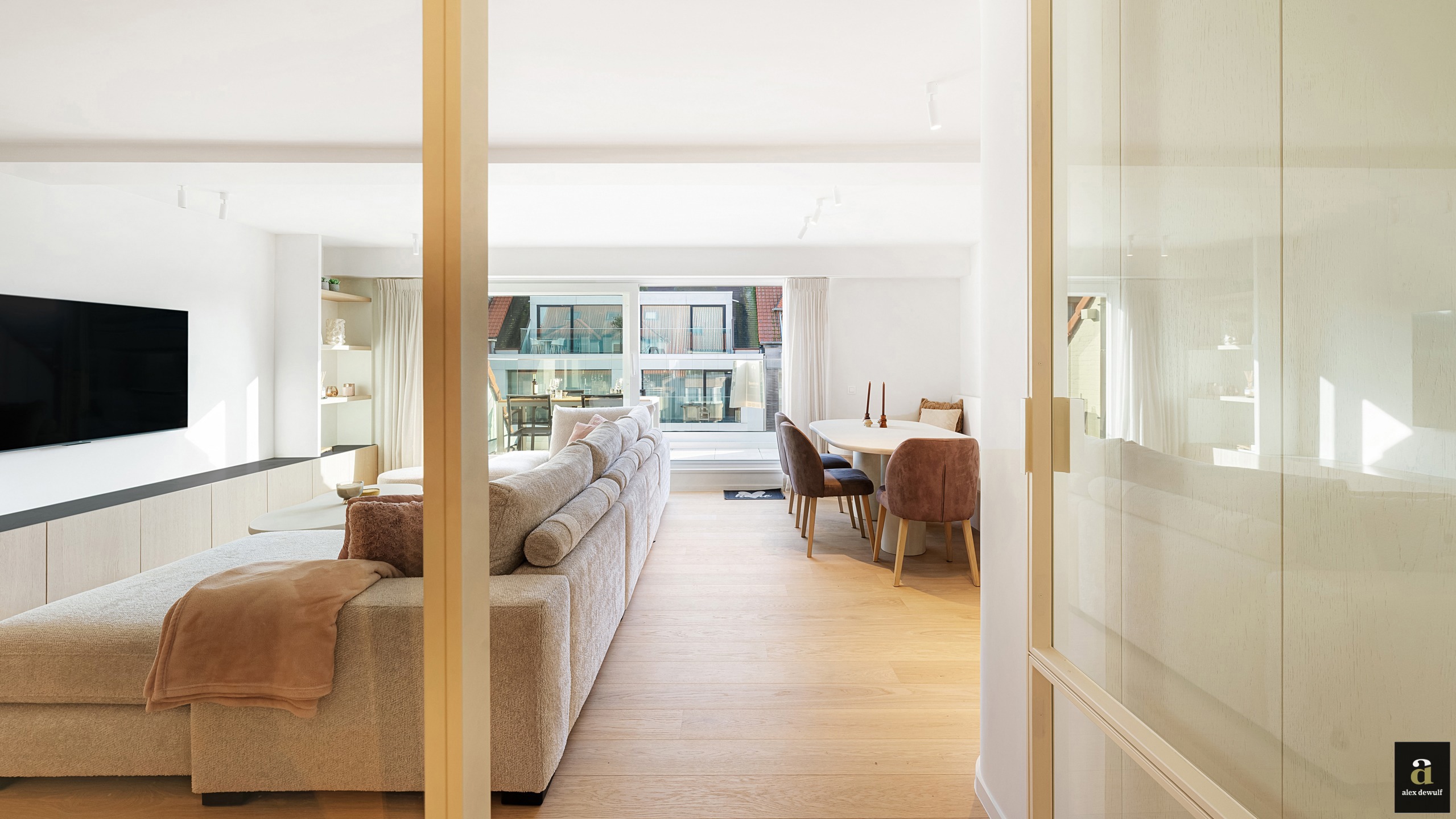 Luxueus gerenoveerd duplexappartement met drie slaapkamers - foto 2