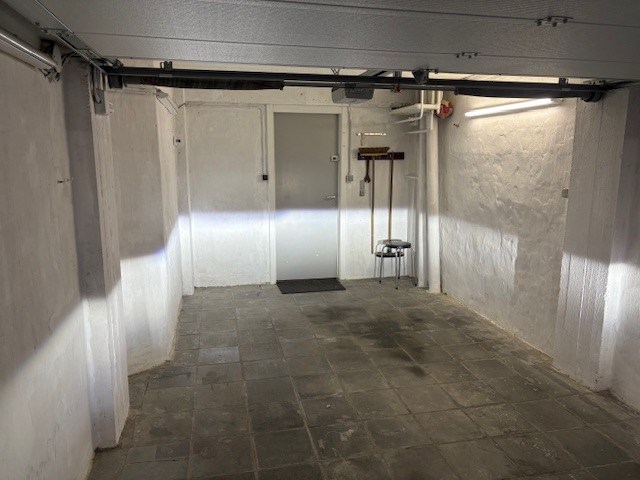 Gesloten garagebox in ondergornds complex - mét elektriciteit en verlichting - foto 3