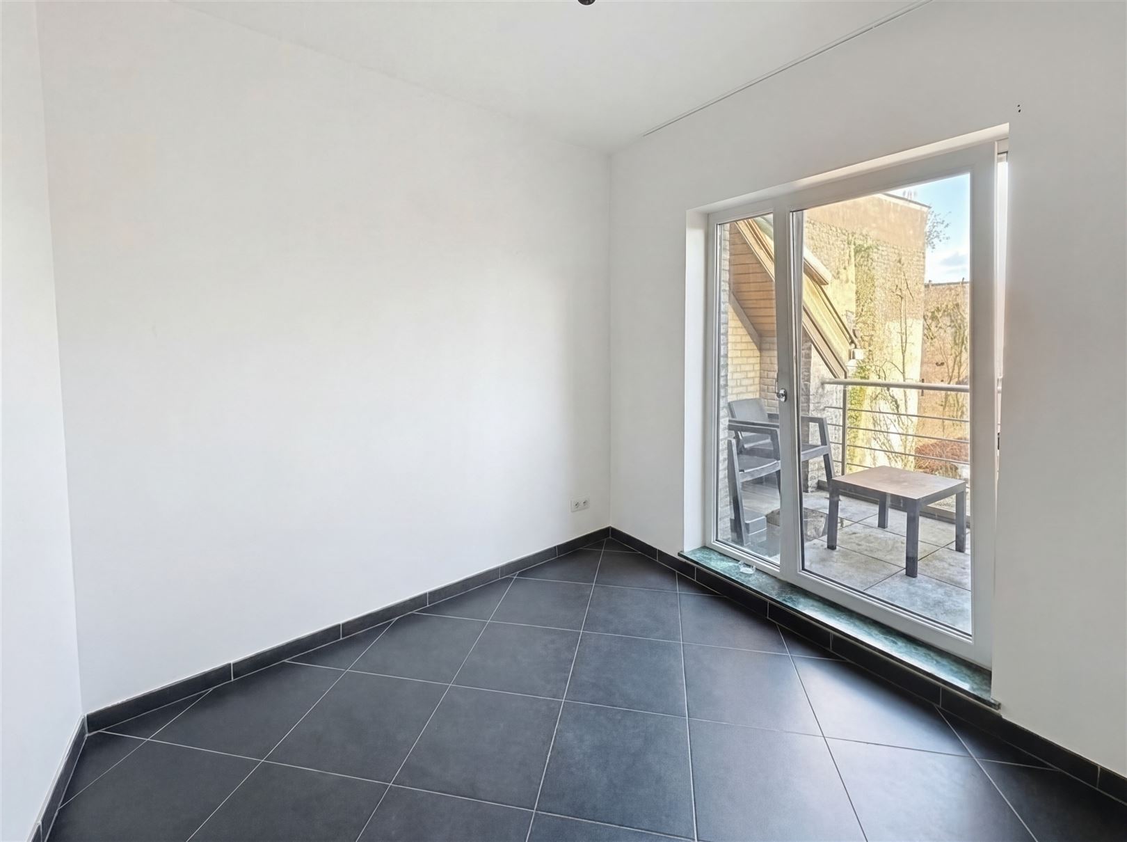 Instapklaar 2-slaapkamerappartement met terras vlakbij de Grote Markt. - foto 4