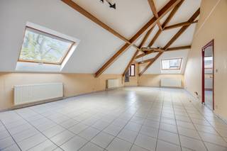 Op een uiterst centrale ligging, op wandelafstand van het bruisende stadscentrum en alle nodige voorzieningen, bevindt zich dit ruime appartement,...