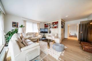 Located on the 4th floor of a well-maintained building, this spacious apartment stands out for its generous volumes and its magnificent southwest-facing terrace. It comprises a large 41 m² living room opening directly onto a sunny 57 m² terrace, a fully equipped 7 m² kitchen adjacent to a convivial 17 m² dining room, and two bedrooms of 11 m² and 9 m². The apartment also includes a bathroom, a shower room, and a spacious entrance hall. On the 5th floor, a fully fitted complementary space offers a large 16 m² bedroom, a 13 m² laundry room, a 6 m² hall, and a small 4 m² maid’s room that can be used as an office, guest room, or independent space. A fully converted attic is located just above the apartment, offering the possibility to create a duplex, subject to planning permission. The property also includes a private cellar and two parking spaces, including one double space, available for €40,000 for both. This rare property combines comfort, space, and development potential in a quiet and sought-after neighborhood. Perfect for a family or anyone looking for a spacious and adaptable living environment. Contact us today to schedule a visit. A must-see property!