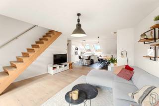 TOPGELEGEN, op wandelafstand van de LEIE, station en alle faciliteiten: mooi afgewerkt gezellig groot appartement (130m2) met TERRAS, 3 SLK en...
