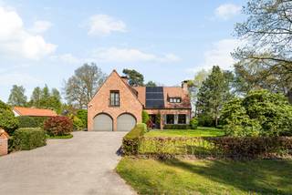 Welkom in deze instapklare en uitstekend onderhouden gezinswoning op een prachtig groen perceel van ca 1874m², gelegen in een rustige en...