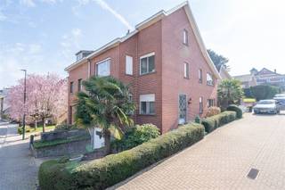 Century21ImmoNero présente cette maison 3 façades à rénover sur 1A66, située dans une rue calme à proximité du centre ville, des écoles et...