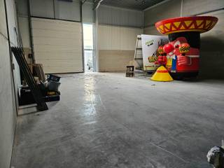 KMO-UNIT 18 VAN 186M² IN HET BEDRIJVENPARK KALLISTO TE KINROOI.Kenmerken:- oppervlakte: 186m²- vrije hoogte: 6m- sectionaalpoort- 2 parkingsEXTRA...