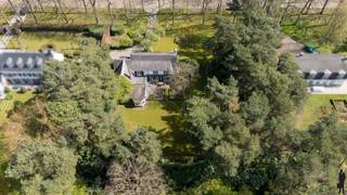 Te renoveren villa op ca. 3.246 m² gelegen in één van de mooiste en meest gegeerde lanen van SchildeDe woning biedt royale volumes, goede indeling,...