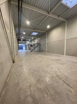 À louer — Unité PME neuve de 316 m² (270m² + 46m² de mezzanine) idéalement située à Wavre (Zoning Nord)Dans un nouveau parc de 22 unités PME et...