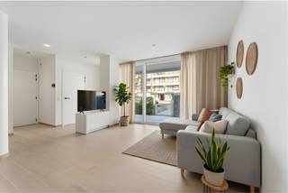 Prachtig nieuwbouwappartement van 87.70 m² , heel RUIM terras met een oppervlakte van 28.03 m² te koop.<br />Dit appartement bestaat uit een leefruimte met open moderne en volledig geïnstalleerde keuken, 2 slaapkamers , een badkamer met inloopdouche, ruime berging en een apart toilet. <br />Verkoop onder btw stelsel. Mogelijkheid om een ruime berging bij te kopen aan 6000 euro.