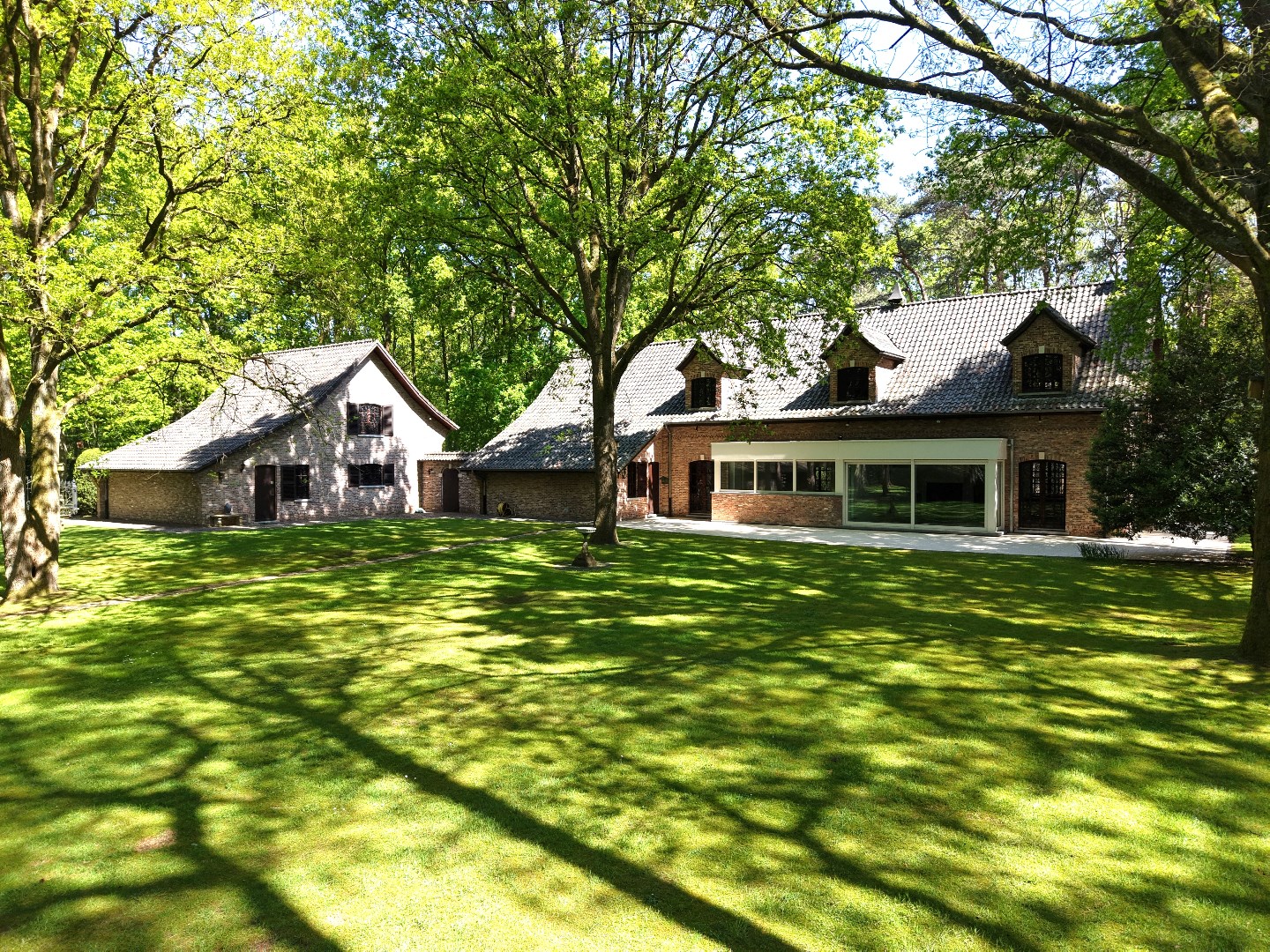 Landelijke villa met 5 garages op perceel van 11.875 m² te Schilde met Zuid-West tuin. - foto 5