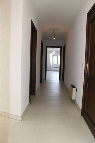 RUIM APPARTEMENT 135M² MET 3 SLAAPKAMERS, TERRAS EN GARAGE2de verdieping - ligging nabij centrum en Schelde-dijk met vlotte bereikbaarheid via N17,...