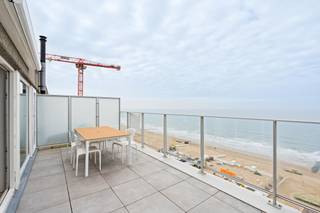 Blankenberge: Penthouse met prachtig zeezicht en 2 ruime terrassen te koop!Op de Zeedijk 158 in residentie "Continental Palace" vinden we...