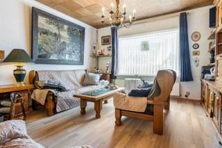 Perfect onderhouden woning met ruime garage en bijgebouw! Belangrijkste troeven:- Verrassend veel ruimte (280m2)!- Uitstekend onderhouden- Mooi...