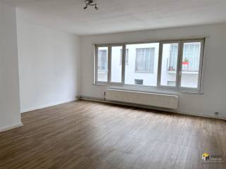Ruim en centraal gelegen appartement in Hartje Antwerpen. Indeling:Inkomhal 5m² met doorgang naar ruime living op nieuwe laminaat van 32m²,keuken van...