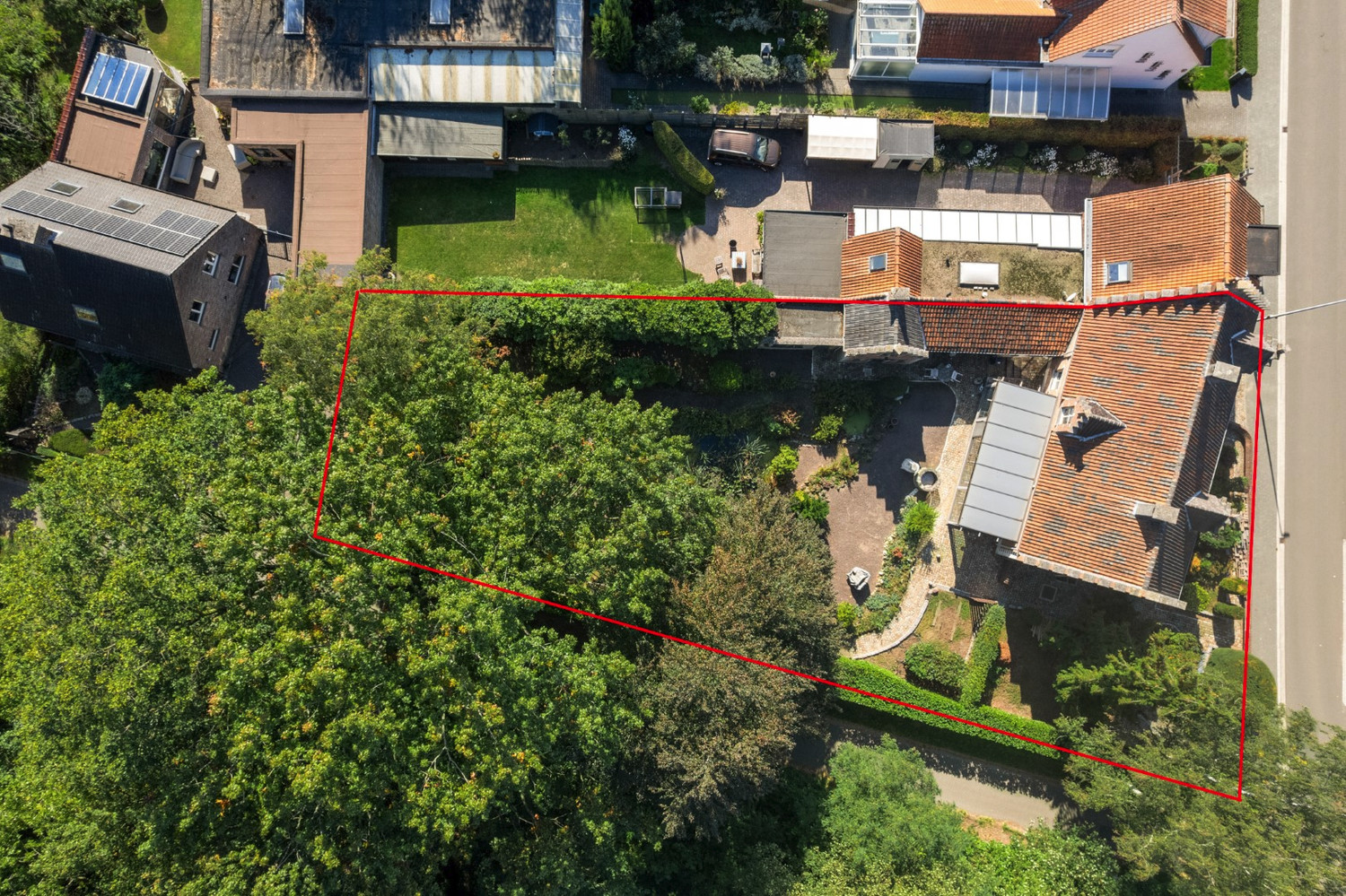 UITZONDERLIJK LANDHUIS OP PERCEEL VAN 1.194 m²! - foto 2